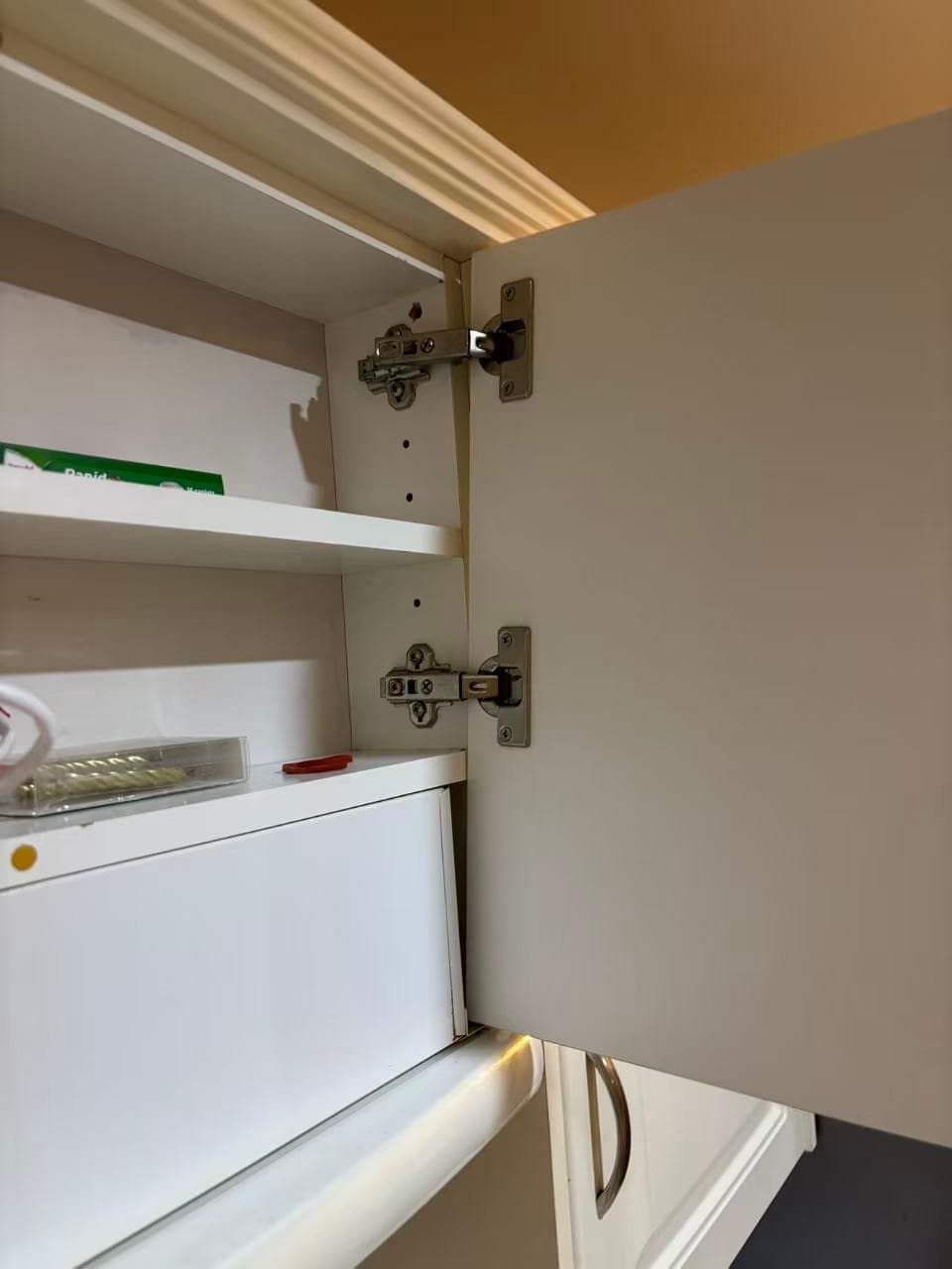 Kitchen cabinet hinge and door alignment before Mel One repair work